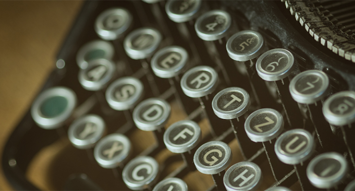 Close up photo of a typewriter